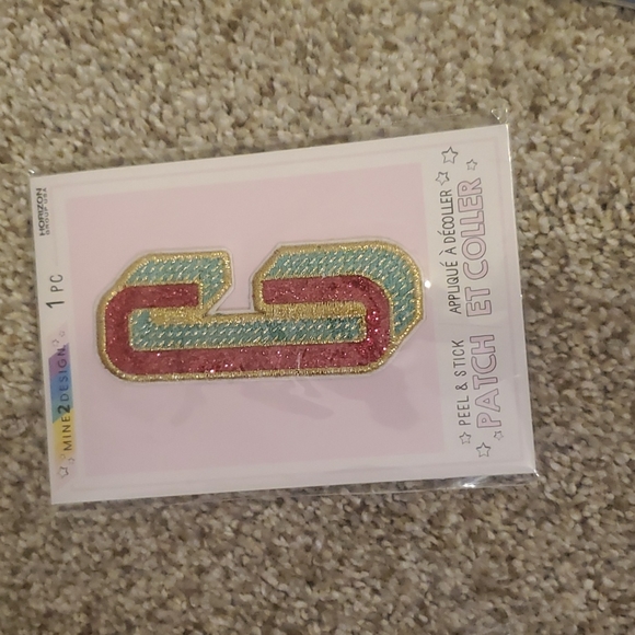 ASSORTED PEEL N STICK & IRON-ON PATCHES - Picture 3 of 10